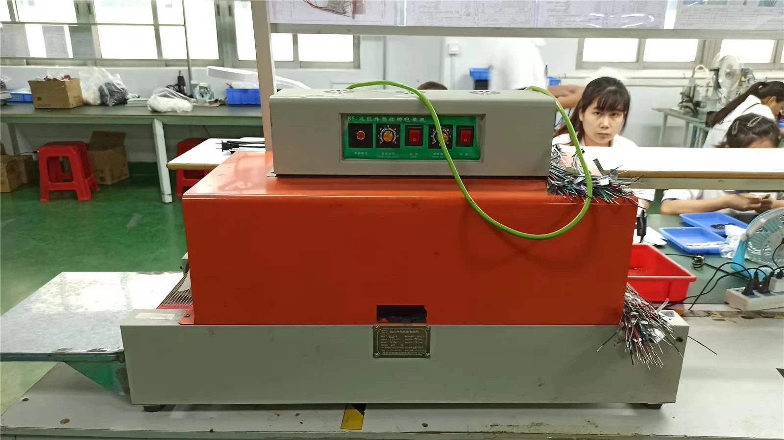 Shrinking Packaging Machine Shrinking Packaging Machine
