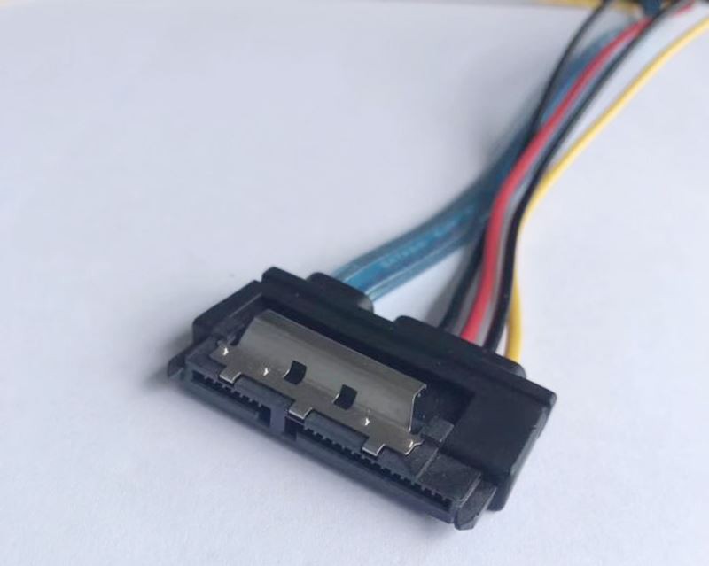 SATA 22-pin Power And Data Cable With Straight Locking Connectors On Both End
